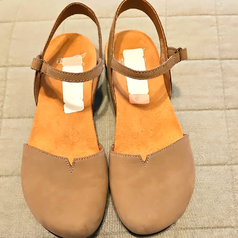 Dansko Shoes Size 39 Taupe Color